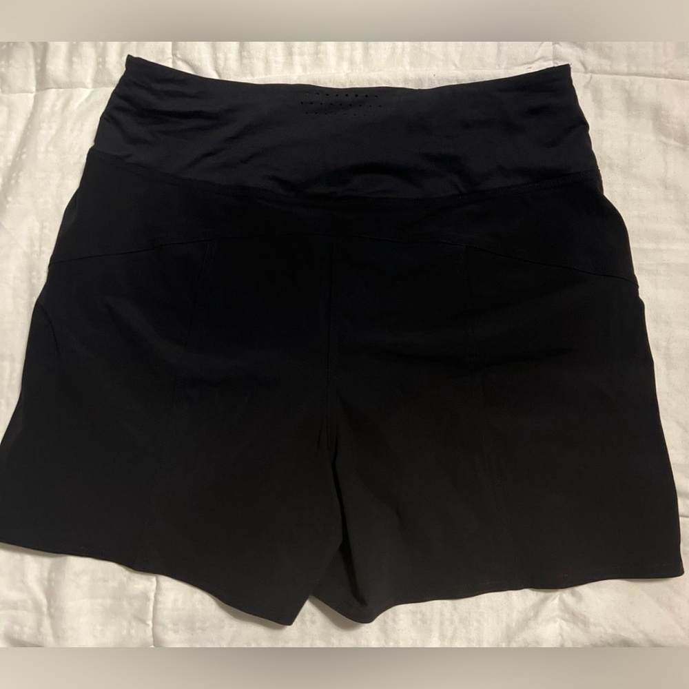 Lulu lemon skort, size 8, black, new without tags